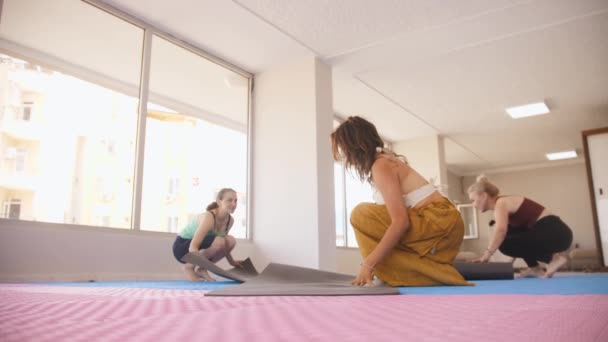 Three Women Puts Yoga Mats Start Class Mid Shot — Wideo stockowe