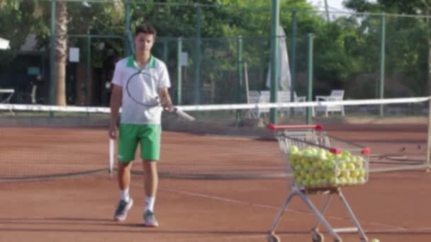 2022 Turkey Antalya Young Man Spins Racket His Hand Walks — Stok video