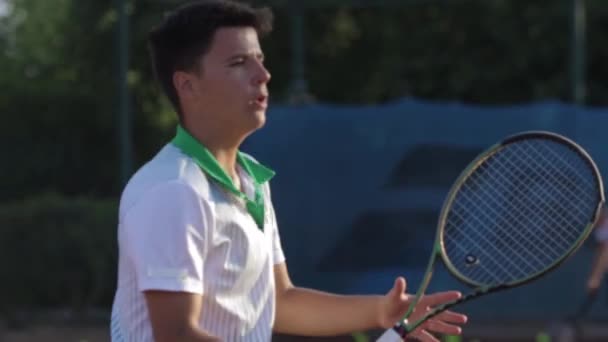 2022 Turkey Antalya Young Man Green White Polo Playing Tennis — Stockvideo