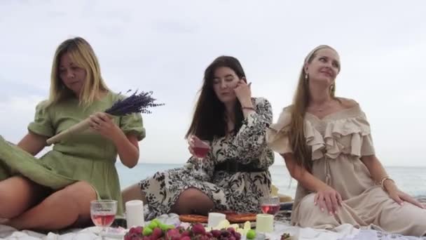 Pretty Women Picnic Beach Mid Shot — Stockvideo