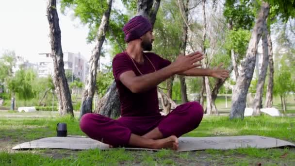 Arabian Man Experiencing Ritual Practices Park Swinging His Arms Mid — Stockvideo