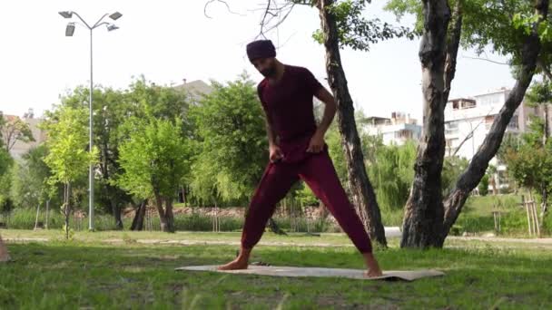 Arabian Man Leading Yoga Practice Park Mid Shot — Stock videók