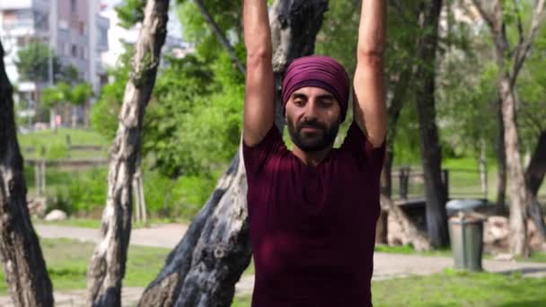 Arabian Man Leading Yoga Practice Park Raising His Hands Talking — Video Stock