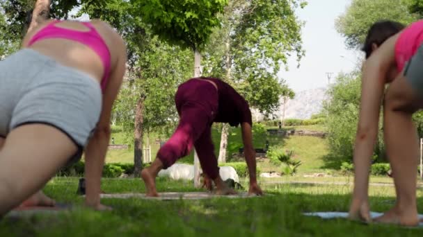 Turkey Antalya 2022 Arabian Man Runs Yoga Practice His Female — Vídeo de stock