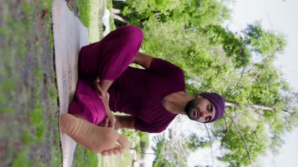 Arabian Man Running Yoga Class Teaches How Properly Sit Lotus — Video Stock