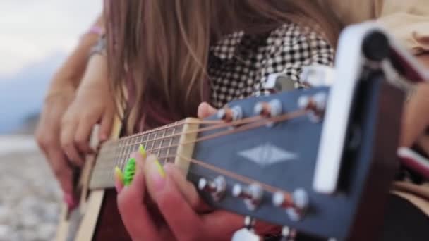 Woman Bright Green Nails Playing Guitar Her Little Daughter Sea — Wideo stockowe