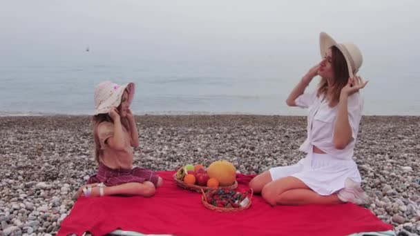 Family Mother Her Little Daughter Having Picnic Sea Trying Each — Wideo stockowe