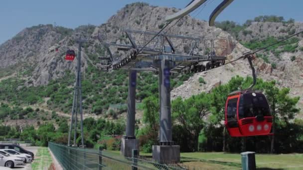 Red Funiculars Move Cable Car Mid Shot — Stock Video