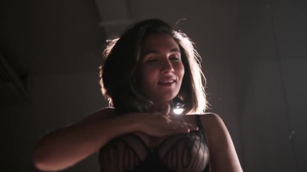 Sexy Belle Brune Sous Vêtements Comporte Manière Séduisante Coup — Video