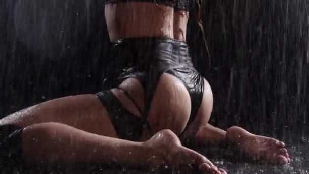 Hot Woman Nice Body Black Underwear Rain Moving Her Butt – stockvideo