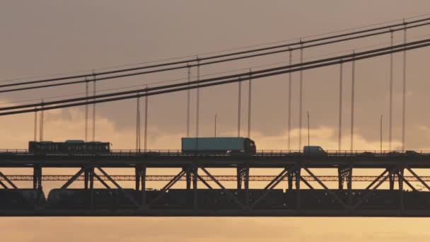 Ponte Abril Lisbon Portugal April Bridge Автомобільні Колії Рухаються Мосту — стокове відео