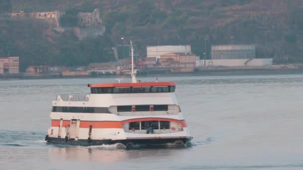 Portugal Lisboa Septiembre 2022 Barco Pasajeros Que Río Tejo Transporte — Vídeos de Stock