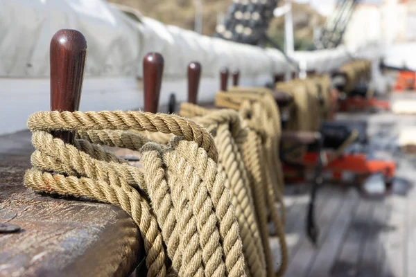 Hajók Csatahajóval Szerelik Fel Kötelek Fedélzeten Katonai Történelmi Hajó Nappali — Stock Fotó