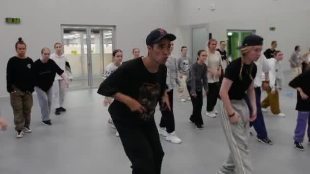 2022 Rússia Kazão Jovem Dançarino Conduz Master Class Para Grupo — Vídeo de Stock