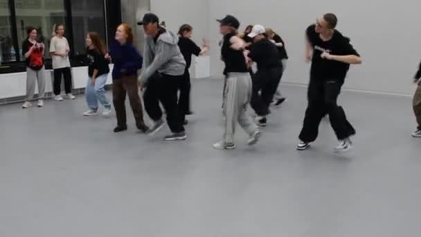 俄克拉荷马州卢萨市 街舞大师班 工作室里的年轻舞蹈队 — 图库视频影像
