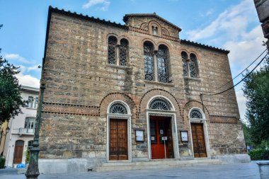 Atina, Yunanistan - 16 Kasım 2016. Atina 'daki Kutsal Üçlü Kilisesi' nin dış görünüşü. Atina 'da yaşayan en büyük Bizans kilisesi Filellinon Caddesi' nde yer alan Yunanistan 'ın başkenti Atina' daki Rus Ortodoks cemaatine hizmet veriyor.