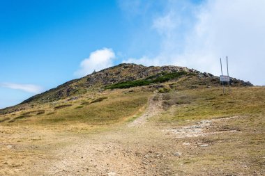 Victoria, Avustralya 'da bulunan Buller Dağı' nın (deniz seviyesinden 1,805 metre) zirvesi.