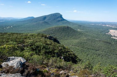 Grampians bölgesindeki Victoria, Avustralya 'nın Ani Dağı manzarası.