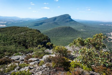 Grampians bölgesindeki Victoria, Avustralya 'nın Ani Dağı manzarası.