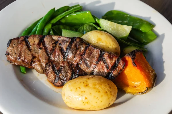 Biefstuk Met Aardappelen Sperziebonen Australië — Stockfoto