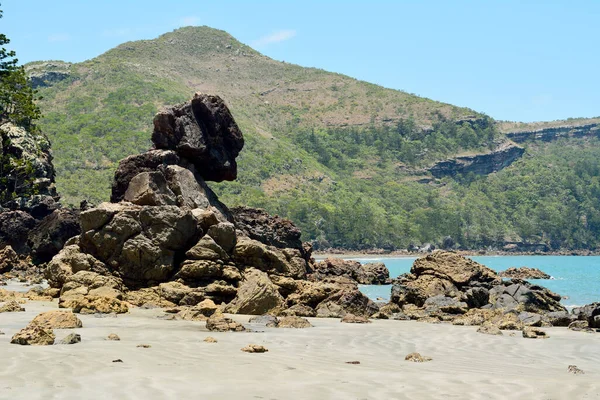 Strane Formazioni Rocciose Sulla Spiaggia Esplanade Del Cape Hillsborough National — Foto Stock