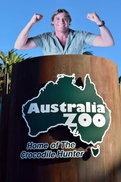 ビールワウ クイーンズランド州 オーストラリア 2017年12月14日 オーストラリアのスティーブ アーウィンと地図を描いたビルボード オーストラリア動物園の入り口で ビール天国 — ストック写真