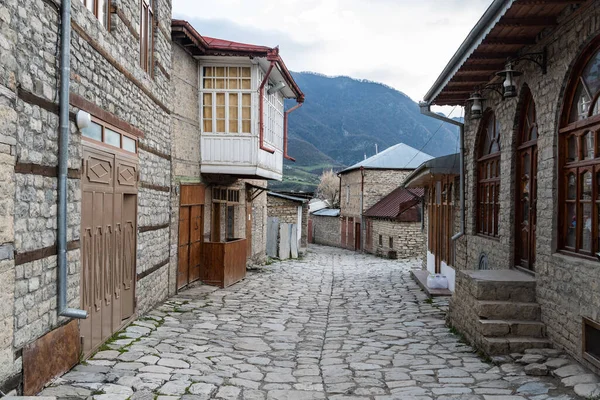 Cobblestone Jalan Huseynov Desa Lagic Ismayilli Wilayah Azerbaijan Dengan Bangunan — Stok Foto