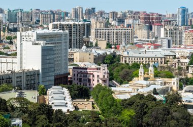 Bakü, Azerbaycan - 11 Mayıs 2019. Bakü 'ye, Cumhurbaşkanı İdaresi binasına, Filarmoni Salonu' na ve diğer yerleşim ve ticari binalara bakın..