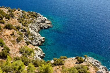 Türkiye 'de Marmaris tatil beldesi yakınlarındaki Bozburun yarımadasındaki Akdeniz kıyı şeridi.