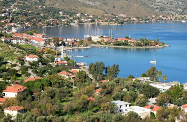 Türkiye 'nin Mugla ilçesine bağlı Bozburun yarımadasındaki Selimiye kıyı köyü ve Selimiye körfezi manzarası.