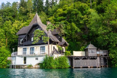 Slovenya 'da, Slovenya Gölü kıyısında bir yerleşim yeri..