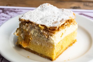 Slovenya, Bled 'de Kremsnita kremalı keki.