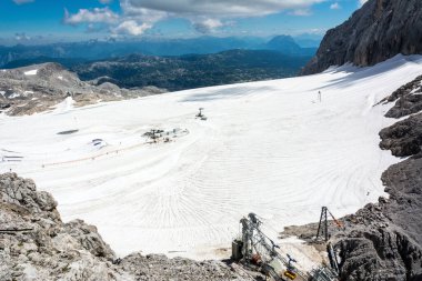 Yazın Avusturya 'da Dachstein Buzulu.