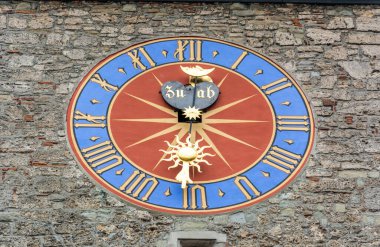 Lucerne, İsviçre - 26 Haziran 2016. İsviçre, Lucerne 'deki Rathaus belediye binası saati..