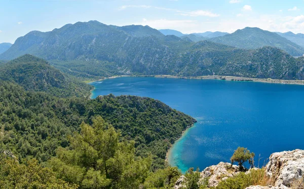 Türkiye 'nin Marmaris tatil beldesi yakınlarındaki Bozburun yarımadasındaki Selimiye Körfezi Medterranean kıyısı.