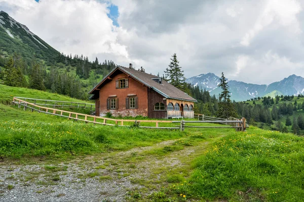 Деревянная Каюта Деревне Сасс Лихтенштейна — стоковое фото