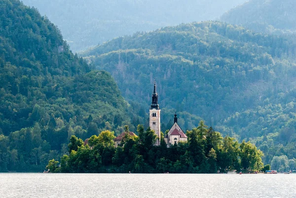 Вид Блад Айленд Озеро Блед Словенії Дзвіницею Церкви Присвяченої Успіння — стокове фото