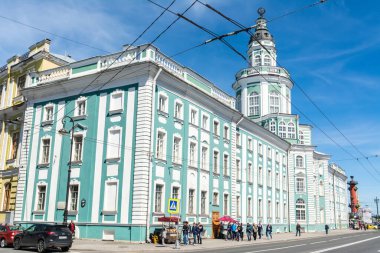 Saint Petersburg, Rusya - 15 Haziran 2017. Saint Petersburg 'daki Universitetskaya Embankment' taki Kunstkamera binasının dış görünüşü, şu anda Etnoloji ve Antropoloji Müzesi 'ne ev sahipliği yapmaktadır. 1714 yılından kalma Kunstkamera ilk müzeydi.