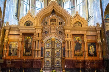Saint Petersburg, Rusya - 17 Haziran 2017. Saint Petersburg 'daki Kan Kurtarıcı Kilisesi' nin Iconostasis 'i, dini mozaiklerle. Yapı 1883 ve 1907 yılları arasında inşa edilmiştir..