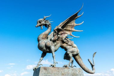 Kazan, Rusya - 27 Haziran 2017. Zilant heykeli, Tatar masallarındaki efsanevi bir yaratık, Kazan 'daki Kazan Düğün Sarayı yakınlarında bir ejderha ile Wyvern arasında bir şey. Zilant 1730 'dan beri Kazan' ın resmi sembolüdür..