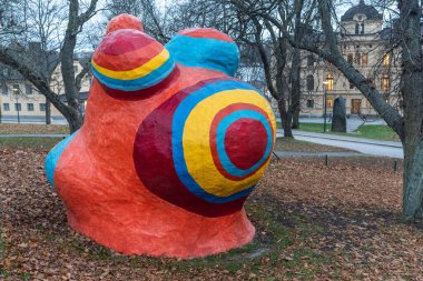 Stockholm, İsveç - 18 Kasım 2018. Le Paradis Fantastique 'in bir parçası (Fantastik Cennet, 1967) Fransız sanatçı Niki de Saint Phalle' in heykeli, Stockholm 'de.