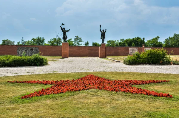 Budapest Hungary 2017 부다페스트 메멘토 공원의 스타인메츠 대위와 기념비가 전경에 — 스톡 사진