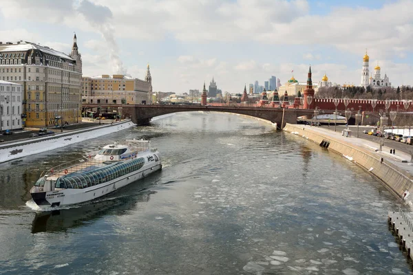 Moscow Russia March 2018 View Moscow River Kremlin Zaryadye Park — Stock Photo, Image