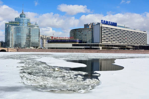 San Petersburgo Rusia Marzo 2018 Vista Del Terraplén Pirogovskaya Del — Foto de Stock