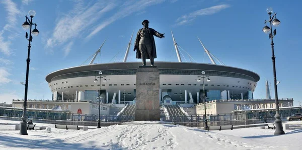 俄罗斯圣彼得堡 2018年3月26日 圣彼得堡体育场的外部景观 有基洛夫纪念碑和路灯 — 图库照片