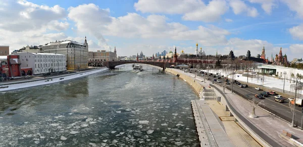 Moscow Russia March 2018 View Moscow River Kremlin Zaryadye Park — Stock Photo, Image