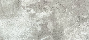 Gri alçı duvar, kabuk grisi alçı dokusu arka planda. Çürümüş kabataslak duvar yüzeyi