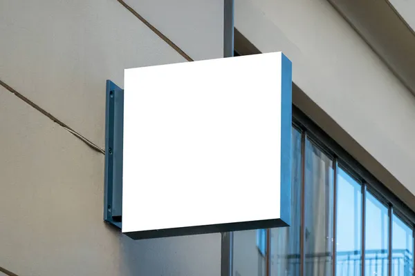 Prepárate. Letrero blanco rectangular en blanco en la pared al aire libre. Señalización de tienda, tienda, cafetería, restaurante —  Fotos de Stock