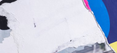 Eski beyaz grunge yırtık kolaj posterleri buruşmuş kağıt pankart dokusu arkaplanı metin veya resim için kopyalama alanı