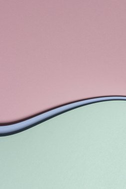 Yaratıcı soyut pastel pembe, mavi, yeşil renkli geometrik şekilli kağıt kompozisyon afişi, eğri çizgiler ve şekiller